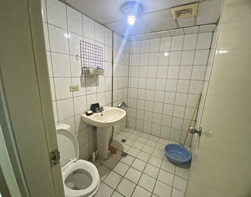 崇倫國中五權八街/臨路透天店面1～2樓可營登工作室/可停車 - Image 15
