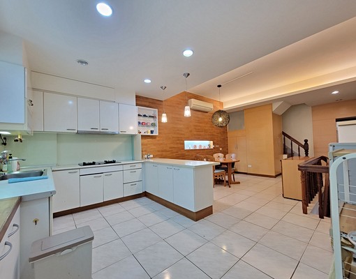 ⭐近市政府－６大房透天住辦、店住⭐傢俱電全 - Image 6