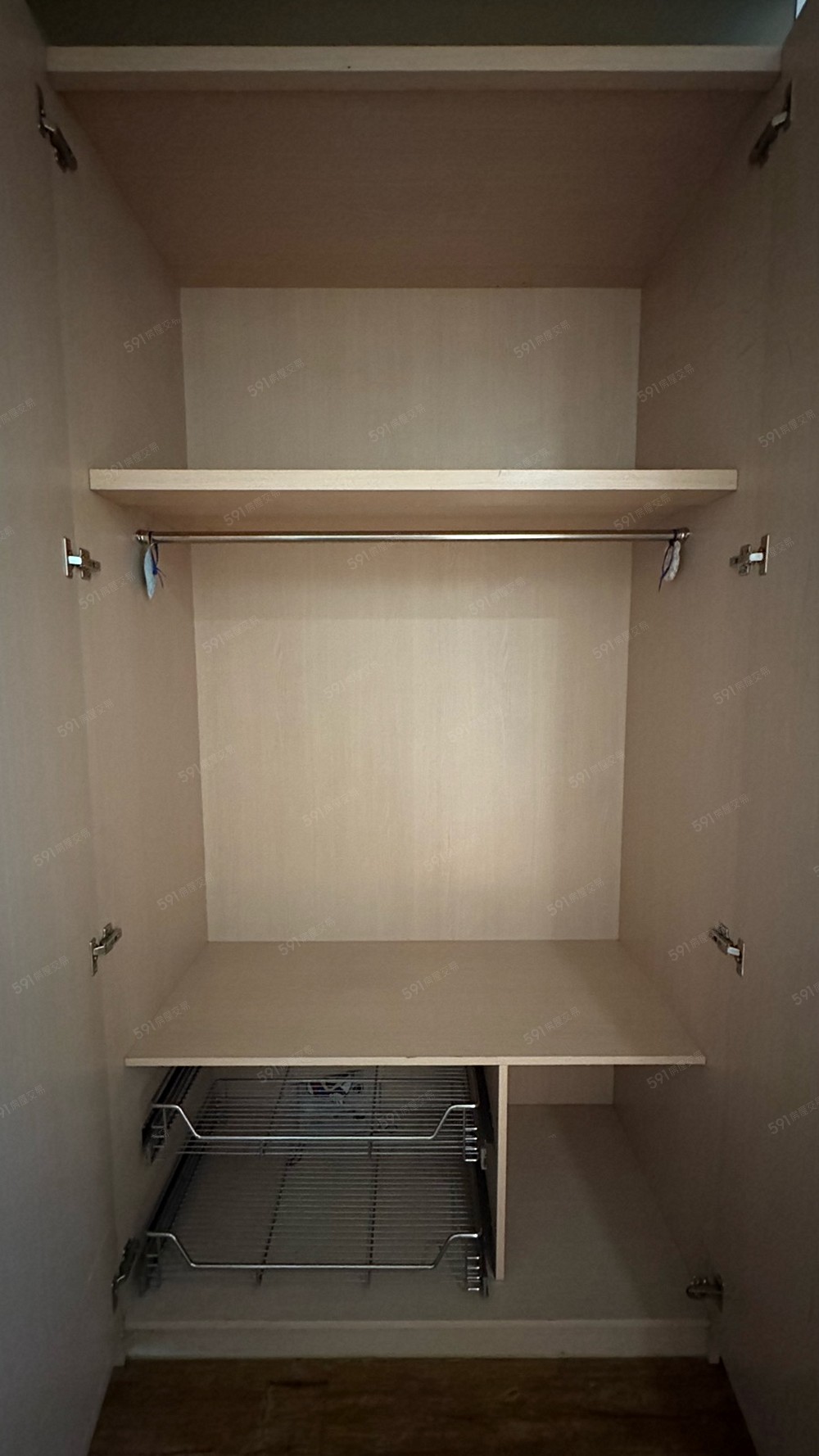 大衣櫥,充足的收納空間