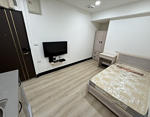 板橋府中站.板橋國小✅全新陽台獨洗✅可短租.限女性樓梯套房 - Image 2