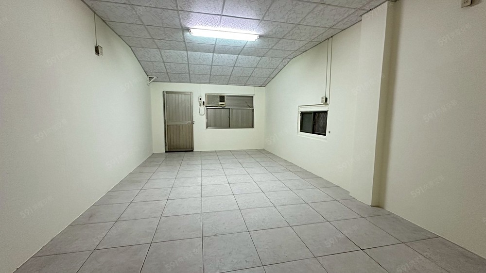 一樓後還有獨立一間房間