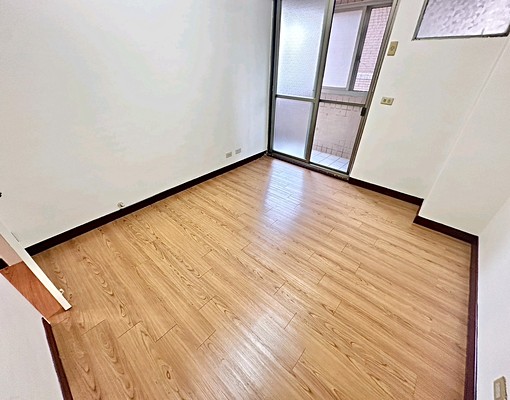 南屯精華地段稀有大大坪數正四房💖可租補全新整理美美木質地板 - Image 6