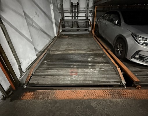 🍎秒殺頂溪商圈~信義路室內車位愛車不淋雨(可年繳)🍎 - Image 1