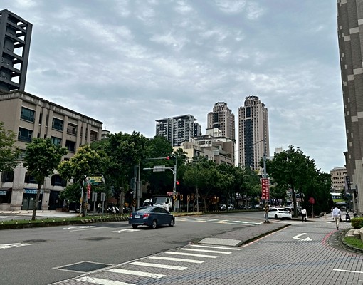 黃金地段園區旁．正關新路上．大三房配B1平車 - Image 13