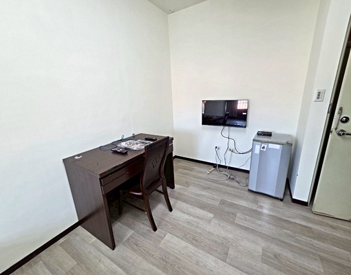 🐳近長榮女中/採光通風佳套房~樓梯公寓 - Image 6