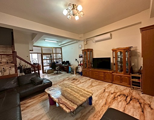 火車站附近優質透天出租 - Image 1