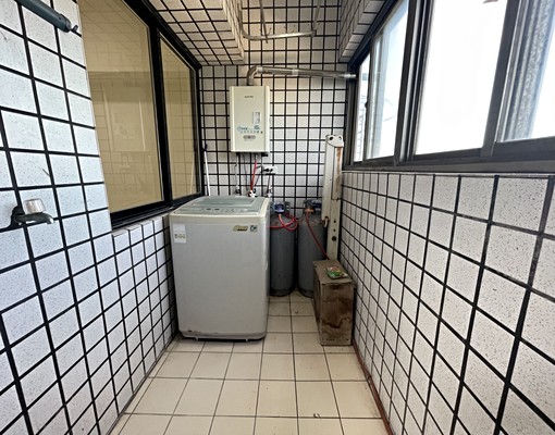 汐止大同路五堵車站前電梯4房~可租補 - Image 11