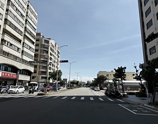 台中市梧棲區大智路二段黃金店面大面寬 - Image 2