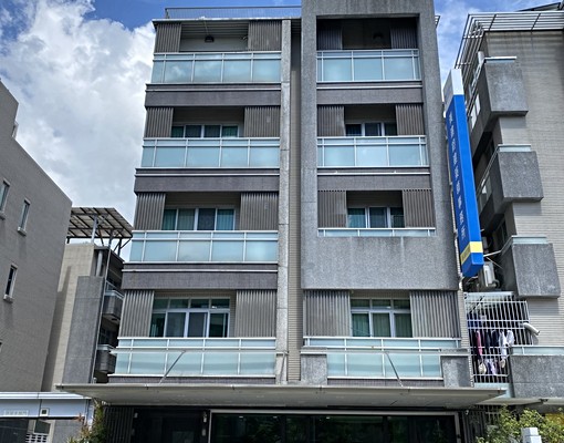 新市中心近南科。獨立陽台洗衣機。溫馨套房 - Image 6
