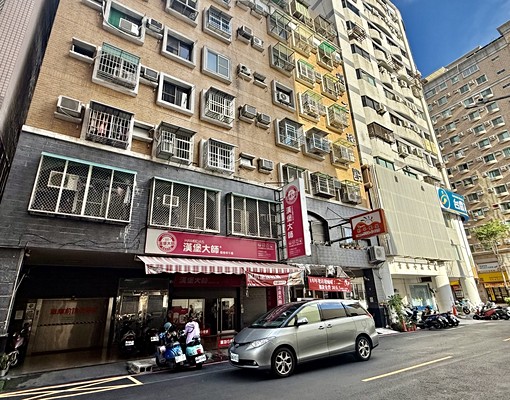 巨蛋捷運電梯套房家具＋家電🍎衛浴剛翻修好首租 - Image 12