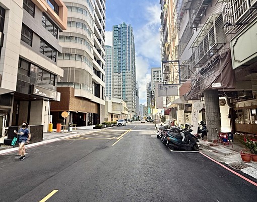 巨蛋捷運電梯套房家具＋家電🍎衛浴剛翻修好首租 - Image 11