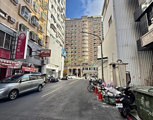 巨蛋捷運電梯套房家具＋家電🍎衛浴剛翻修好首租 - Image 8