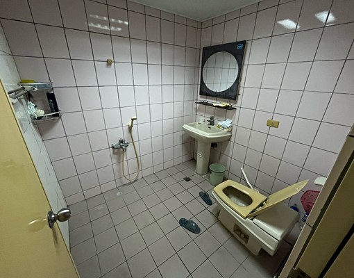 便宜超級無敵大公寓室內80坪可以補租 - Image 11