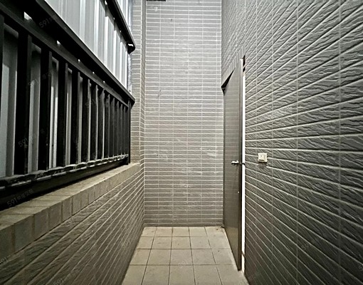出租關新商圈雲崗便宜稀有邊間裝潢燙金店面 - Image 3