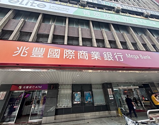 站商圈採光大套房(租金含網路第四台!!)近復興路中正路 - Image 14