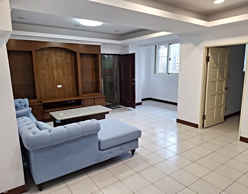 ♥中正路♥交通便舒適屋況佳♥3房2廳2衛 - Image 2