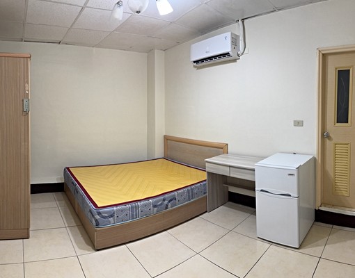 空間大/環境單純/新泰路中平路/近公車捷運/全新變頻冷氣 - Image 5