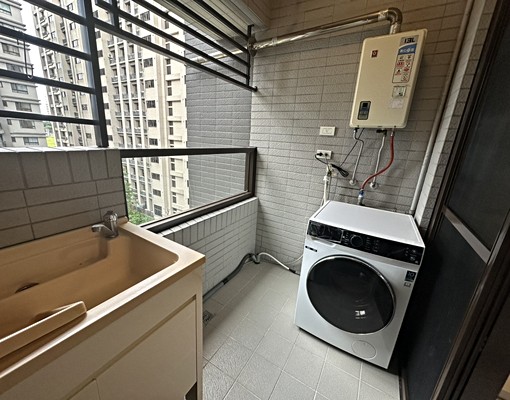 近捷運濱海義山站電梯美雙房全新裝修傢俱齊全可租補可入籍 - Image 13