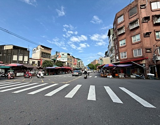羅東南門市場平面車位2房公寓三樓 - Image 1