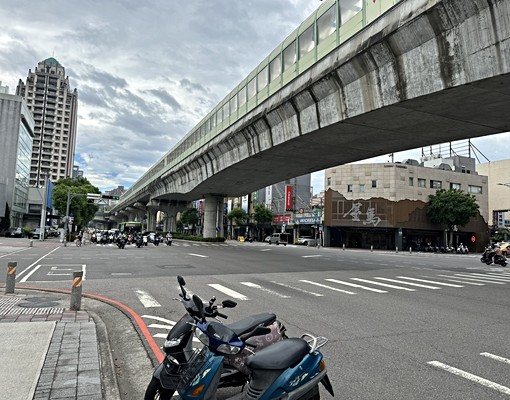 🔥文心路v公益路---9.5米面寬雙店面🔥 - 591租屋網 - Image 4