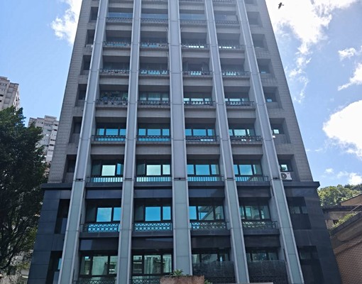 信義區_新紐約社區_坡道平面車位_可休旅 - Image 1