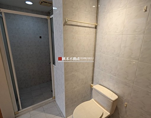 居住於寧靜巷弄，外出交通即四通八達，愛車讓您安放! - Image 4