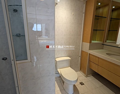 居住於寧靜巷弄，外出交通即四通八達，愛車讓您安放! - Image 6