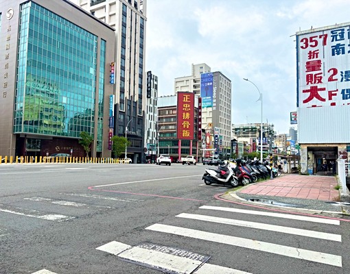 ”出租攤位“高雄台鐵站前/近車站捷運/騎樓分租攤位 - Image 10