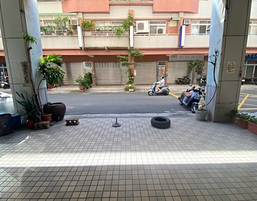 嶺東文山國小楓康超市/巷內大面寬店面1～2樓三房可營登可停車 - Image 3