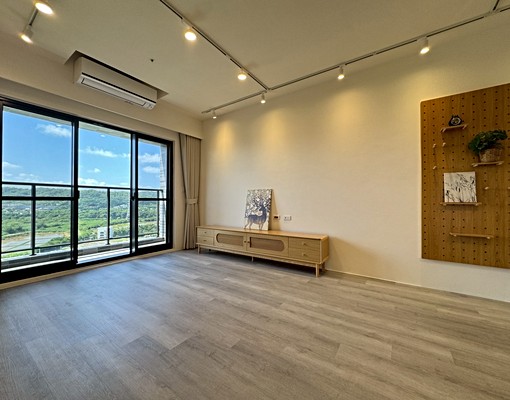 新埔重劃區高樓層綠景全新三房 - Image 1