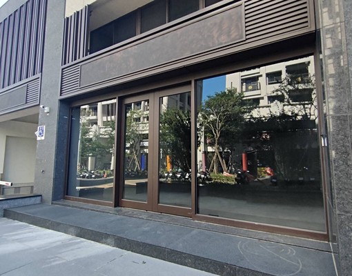 1+2樓黃金店面👍方正大空間❤️全新屋況❤️ - Image 1