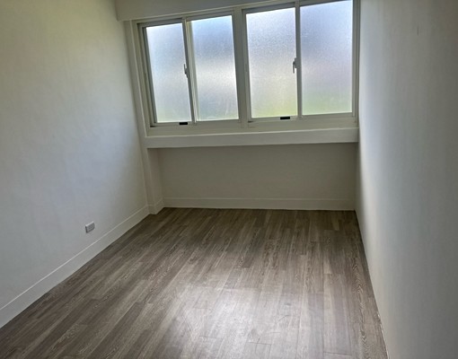 忠孝東路正大馬路上有附一台冷暖,1.8噸冷氣 - Image 1