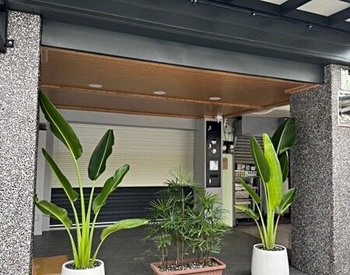 近愛河舊市議會⭐️超大臨路翻新一樓金店面 - Image 2