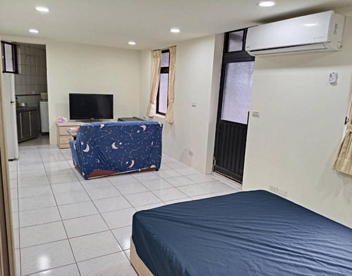 市區~3樓大套房~全配/可租車位 - Image 1