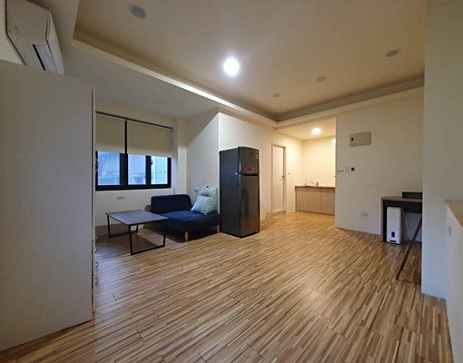 近頂溪捷運站2號出口/美妝大套房/文化路三樓 - Image 1