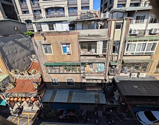 新莊區仁愛路~公㝢五樓頂加28坪~可租補 - Image 12