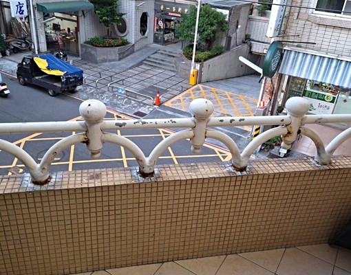 高雄市政府旁，近復華中學，套房出租 - Image 3