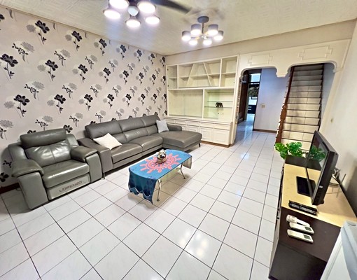 新中北路超大透天|交通便利近中原商圈|可租補|可寵 - Image 1