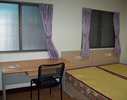 近中山大學/愛河套房出租 - Image 1