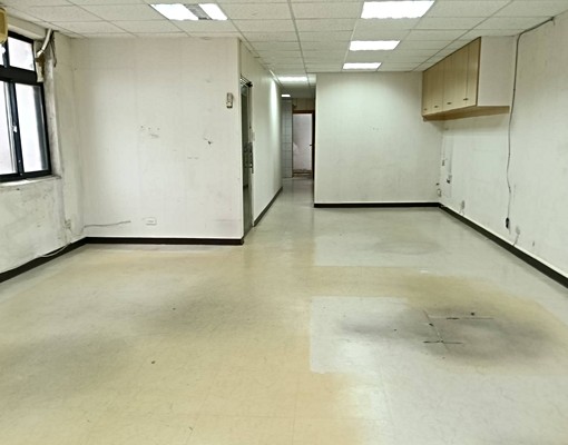 免仲費雙十路二段X號2樓23坪店面3萬2 - Image 4