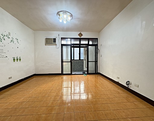 頂溪站✅限家庭❤️公寓二樓3房(住商小宥) - Image 2