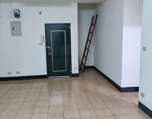 石牌國小大門斜對面,距石牌捷運站6分鐘。 - Image 3
