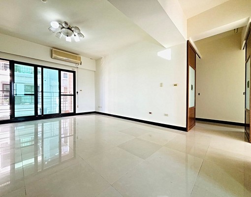 台南北區近新光三越台南小北門店 - Image 2
