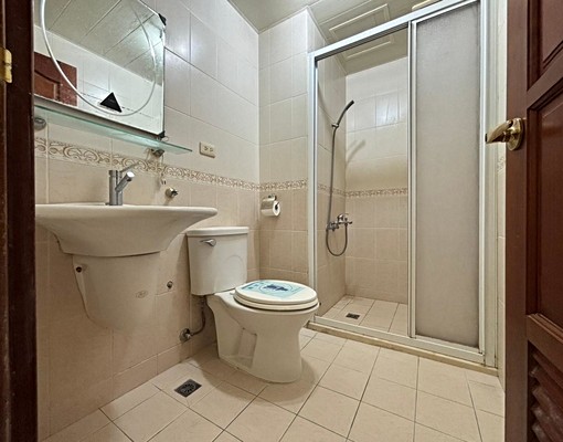 台南北區近新光三越台南小北門店 - Image 12