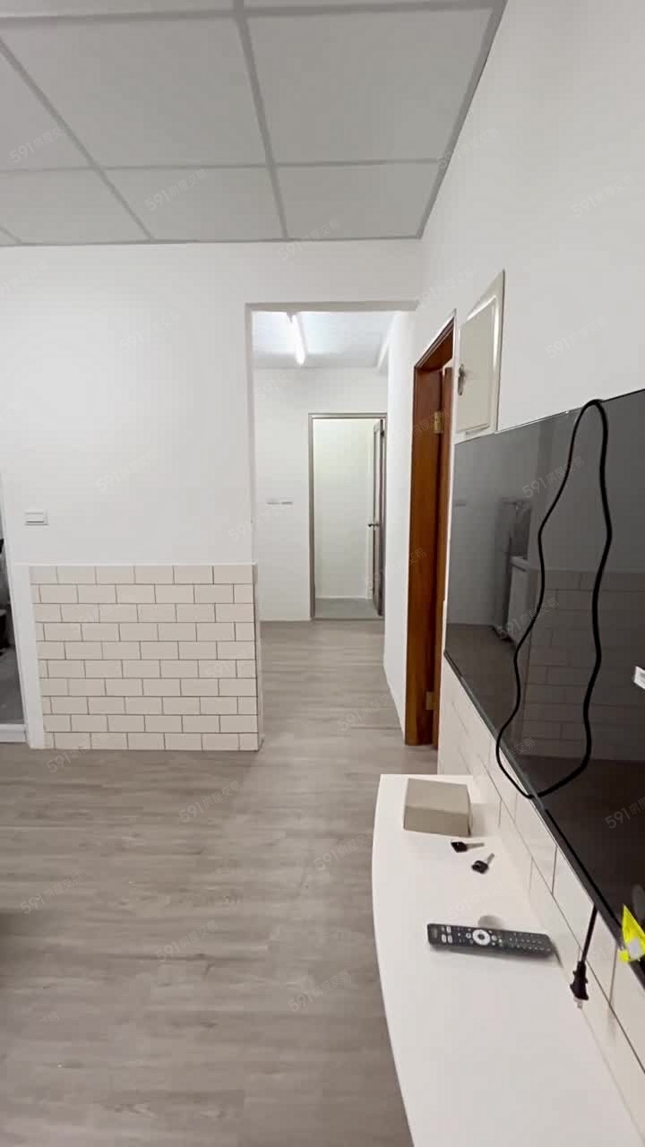 遠百集福透天2房【室內陽台+獨立洗衣機】一層一戶 - Image 1