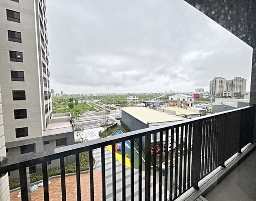 屋主自租全新3房改大2房，一進門就面向完整草湖寮公園景觀畫面 - Image 4