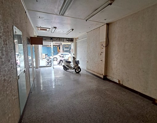 新營8米路透天店面住家 - Image 1