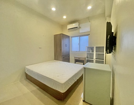 大遠百王品旁美套房/無須仲介費/市中心/有洗衣機曬衣小陽台 - Image 1
