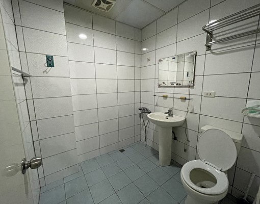中原大學一樓套房獨立陽台、洗衣機(舒適、安全,出門就到學校) - Image 7