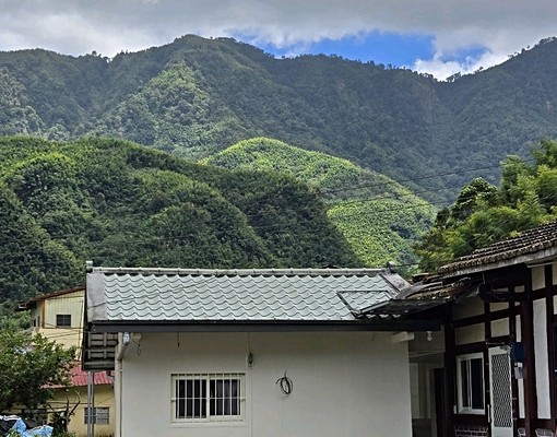 鄰近溪頭三合院 - Image 1